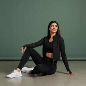 Kyodan Activewear Cropped black long-sleeve workout zip up sweater extra small